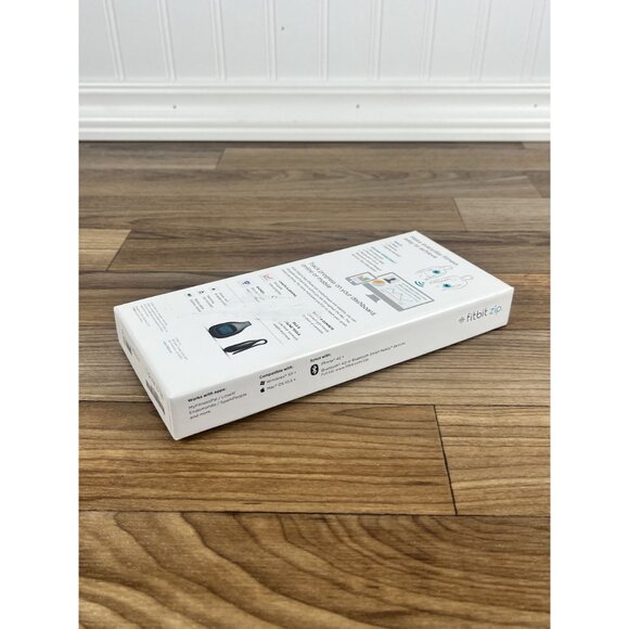 Fitbit Zip FB301VZ Wireless Activity Sleep Fitness Tracker White - Picture 7 of 8